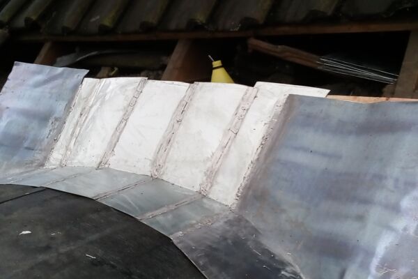 Metallkehle zum Steildach hin