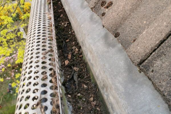 Dachrinne Wartung erforderlich