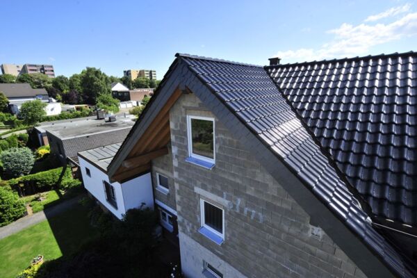 Steildach mit Tonziegeln