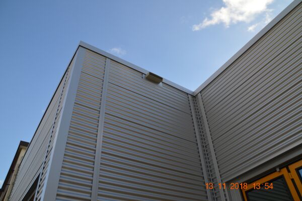 Sandwichpaneele mit Lisenenprofilen