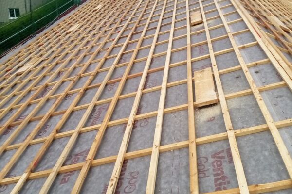 Betondachstein Einlattung