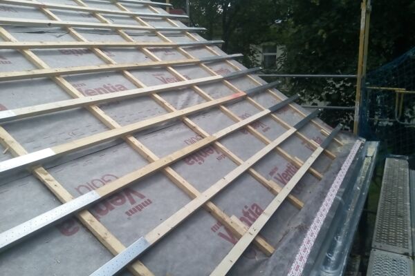 Steildach Einlattung Ortgangverlängerung